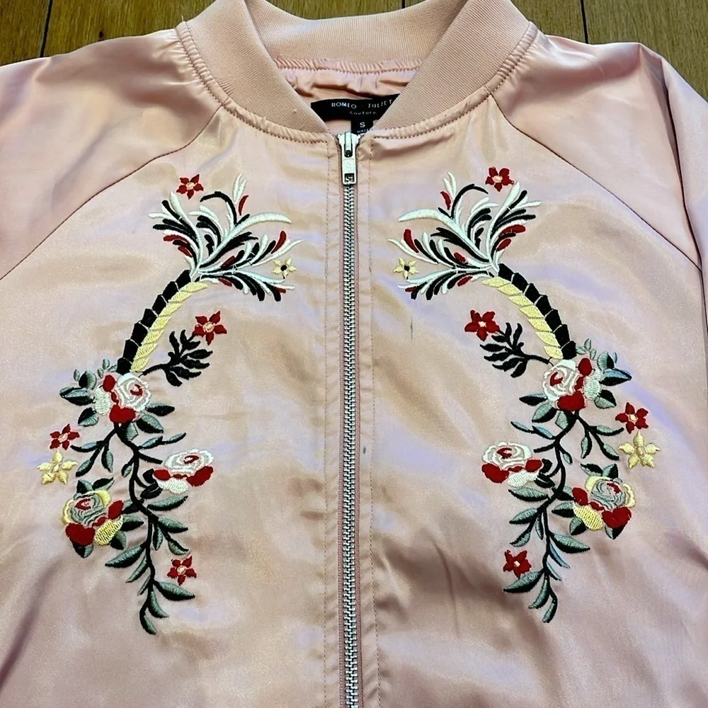 Romeo & Juliet Couture Embroidered Satin Bomber Dusty Pink jacket size S - Picture 6 of 8